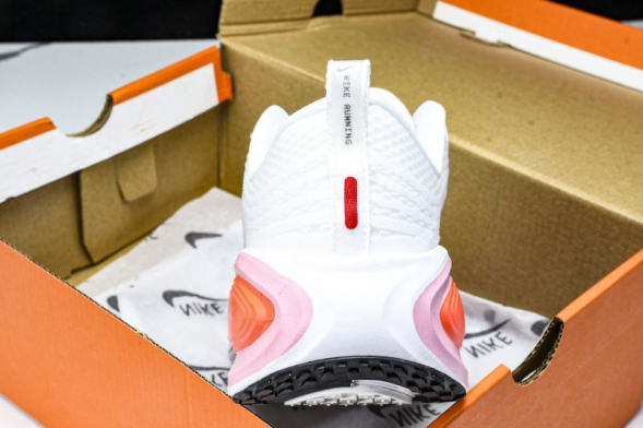 Nike Air ZoomX Vomero 18 Plus HM6805 120  