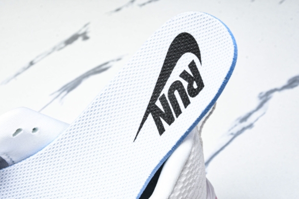 Nike Air ZoomX Vomero 18 Plus HM6805 120  