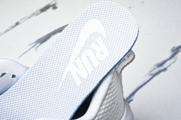 Nike Air ZoomX Vomero 18 Plus HM6805 102 