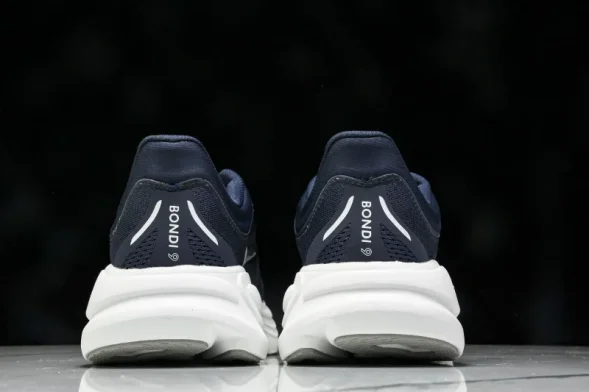 HOKA Bondi 9 1162011 VYN 