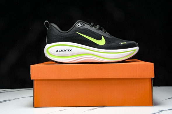Nike Air ZoomX Vomero 18 Plus HM6805 107  