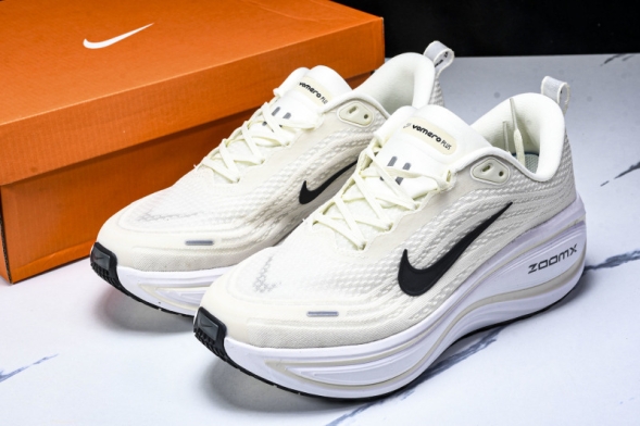 Nike Air ZoomX Vomero 18 Plus HM6805 113 