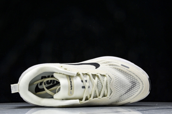 Nike Air ZoomX Vomero 18 Plus HM6805 113 