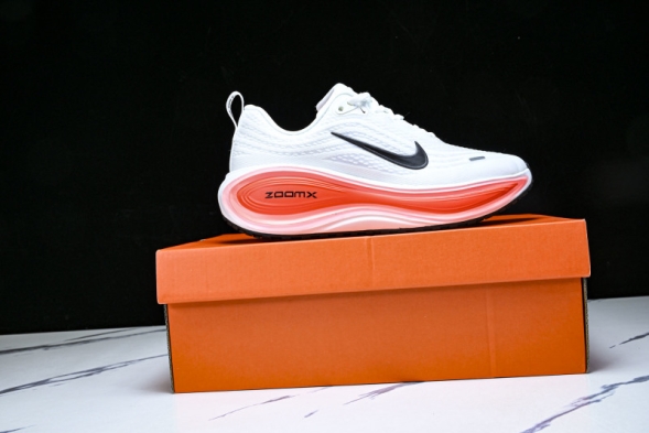 Nike Air ZoomX Vomero Plus HV8150-100 