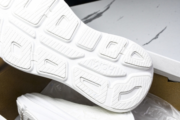 HOKA Bondi 9 1162012 WWH 