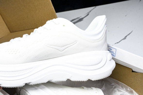 HOKA Bondi 9 1162012 WWH 