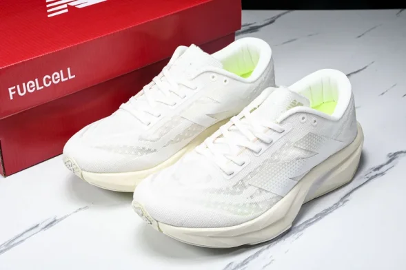 New Balance FuelCell Rebel V4 WFCXLJ4 