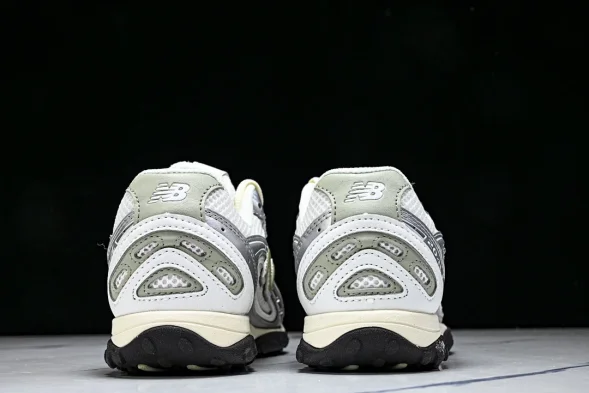 New Balance 204 U204LSWB 
