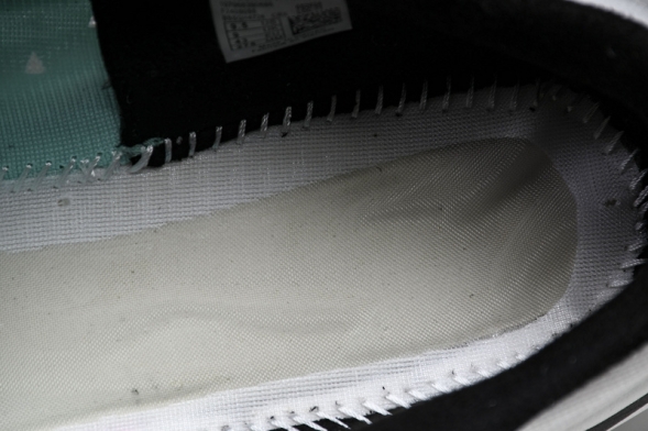 New Balance FuelCell Rebel V4 MRCELLJ4 