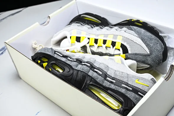Nike Air Max 95 x Undefeated IB4523-002 