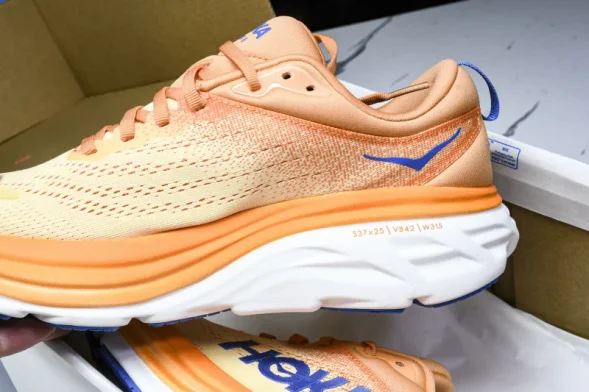 HOKA Bondi 8 1123202 IMON 