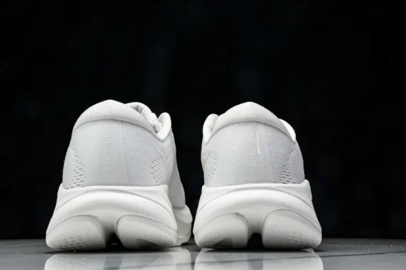 Hoka Rincon 4 1155131 WWH 