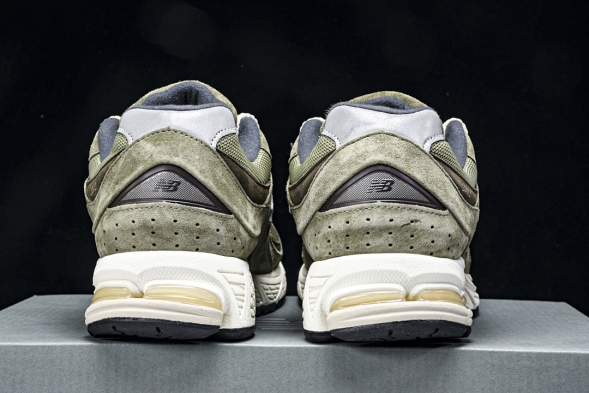 New Balance 2002R M2002RHN 