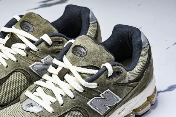 New Balance 2002R M2002RHN 