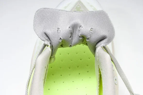 New Balance FuelCell Rebel V4 MFCXLUM 