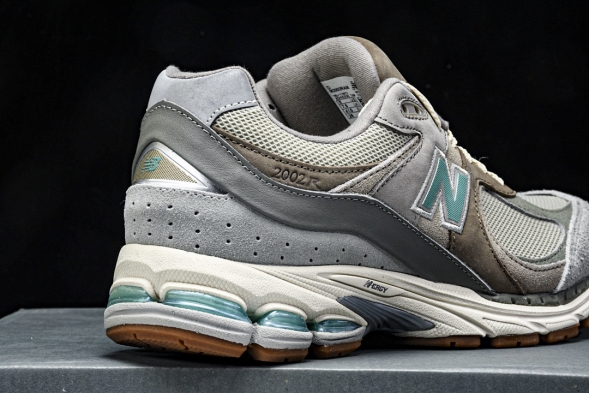 New Balance 2002R M2002RAM 
