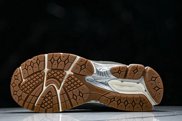 New Balance 2002R M2002RAM 