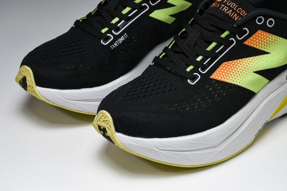 New Balance FuelCell Rebel V4 MFCXLL3 