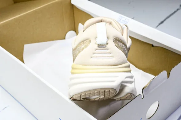 HOKA Bondi 8 1123202 SSEG 