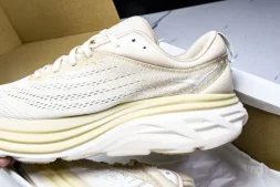 HOKA Bondi 8 1123202 SSEG