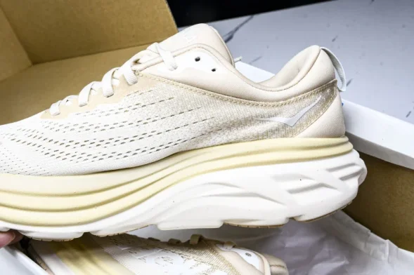 HOKA Bondi 8 1123202 SSEG 