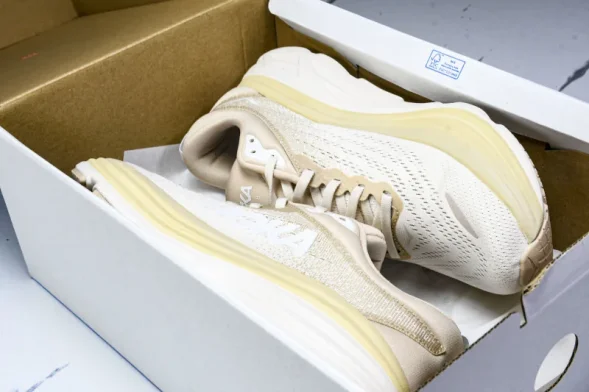 HOKA Bondi 8 1123202 SSEG 