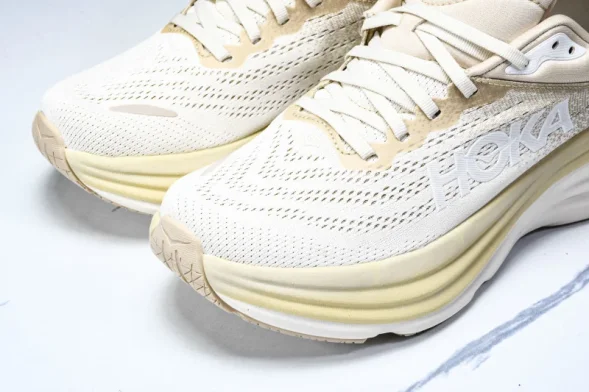 HOKA Bondi 8 1123202 SSEG 