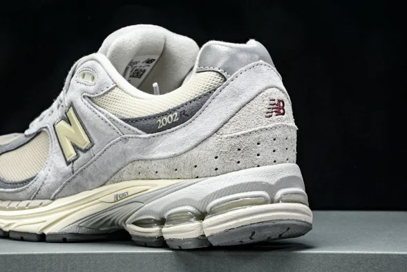 New Balance 2002R M2002RLN 