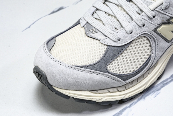 New Balance 2002R M2002RLN 