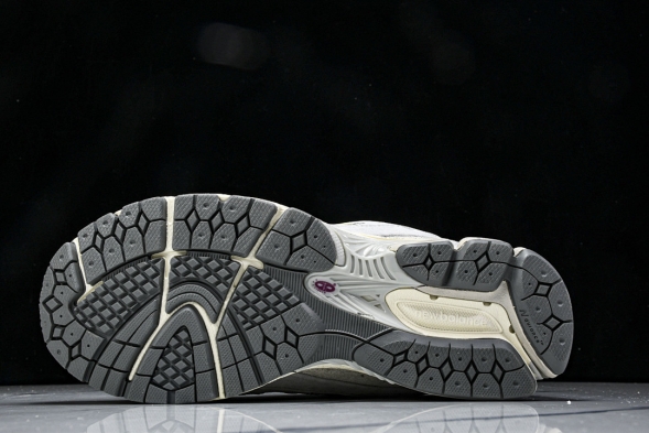 New Balance 2002R M2002RLN 