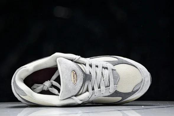 New Balance 2002R M2002RLN 