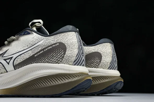 Mizuno Astro Plus D1GH240109 