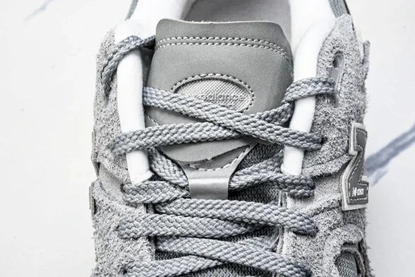 New Balance 2002R M2002RDM 