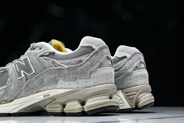 New Balance 2002R M2002RDM 