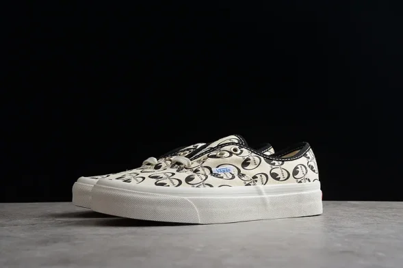 Vans X MOONEYES Authentic 44 DX VN0A5KX4AVP 
