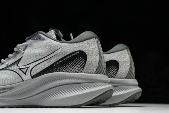 Mizuno Astro Plus D1GH240111 
