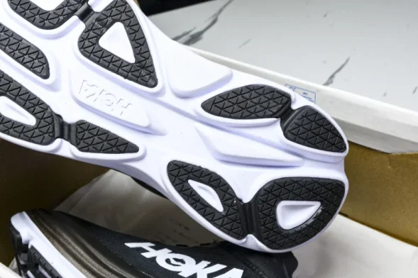 HOKA Bondi 8 1123202 BWHT 
