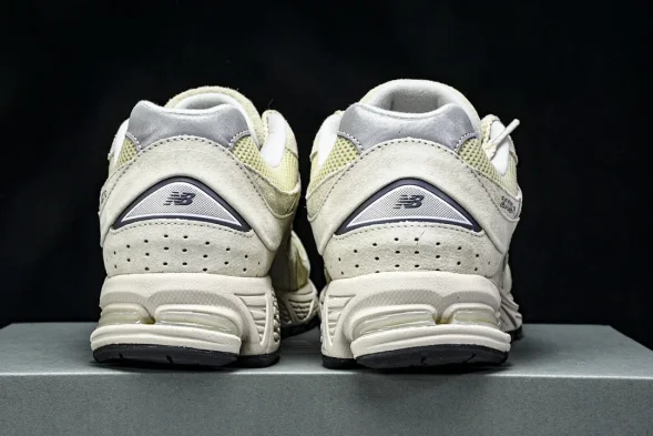 New Balance 2002R ML2002RE 