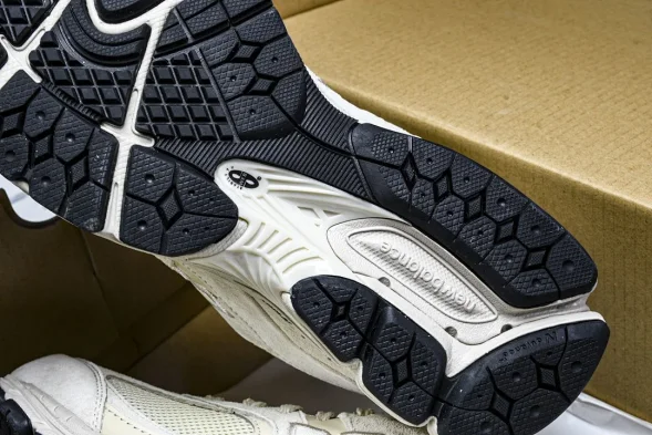 New Balance 2002R ML2002RE 