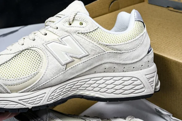 New Balance 2002R ML2002RE 