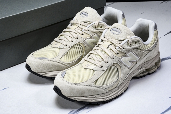 New Balance 2002R ML2002RE 