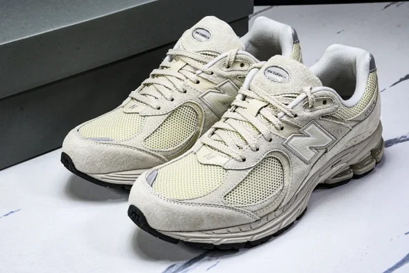 New Balance 2002R ML2002RE 