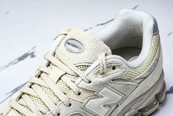 New Balance 2002R ML2002RE 