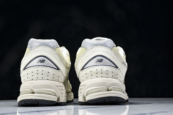 New Balance 2002R ML2002RE 