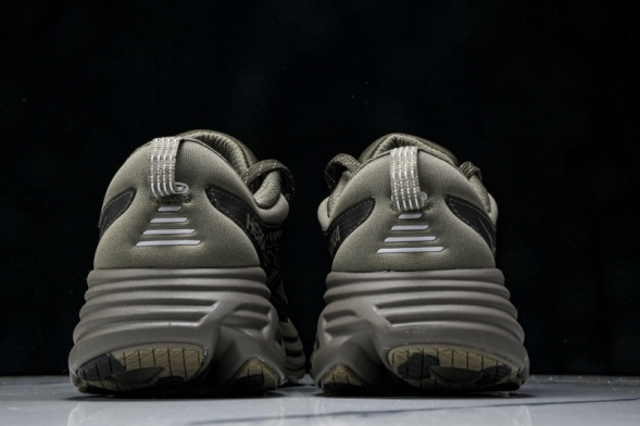 HOKA Bondi 8 1155391 UBR 