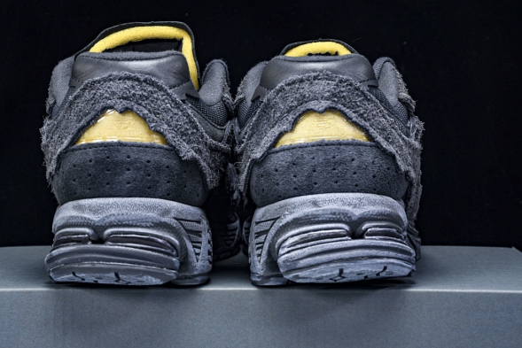 New Balance 2002R M2002RDB 