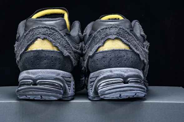 New Balance 2002R M2002RDB 