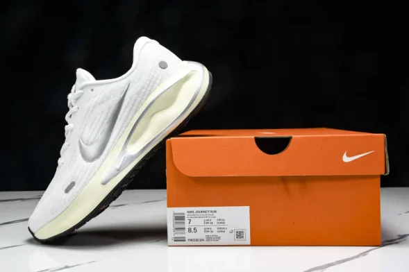 Nike Journey Run FNO228 104 
