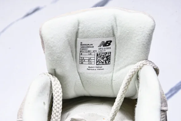 New Balance 2002R M2002RJN 