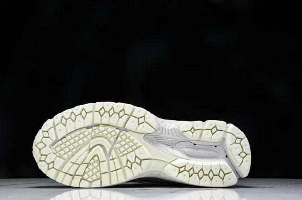 New Balance 1906  M1906RBT 